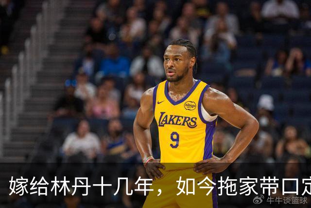 嫁给林丹十几年，如今拖家带口定居西班牙，10岁儿子要走网球路